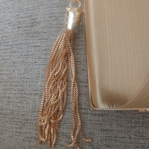 Gold Chic Clutch for Special Occasions - Picture 2 of 8